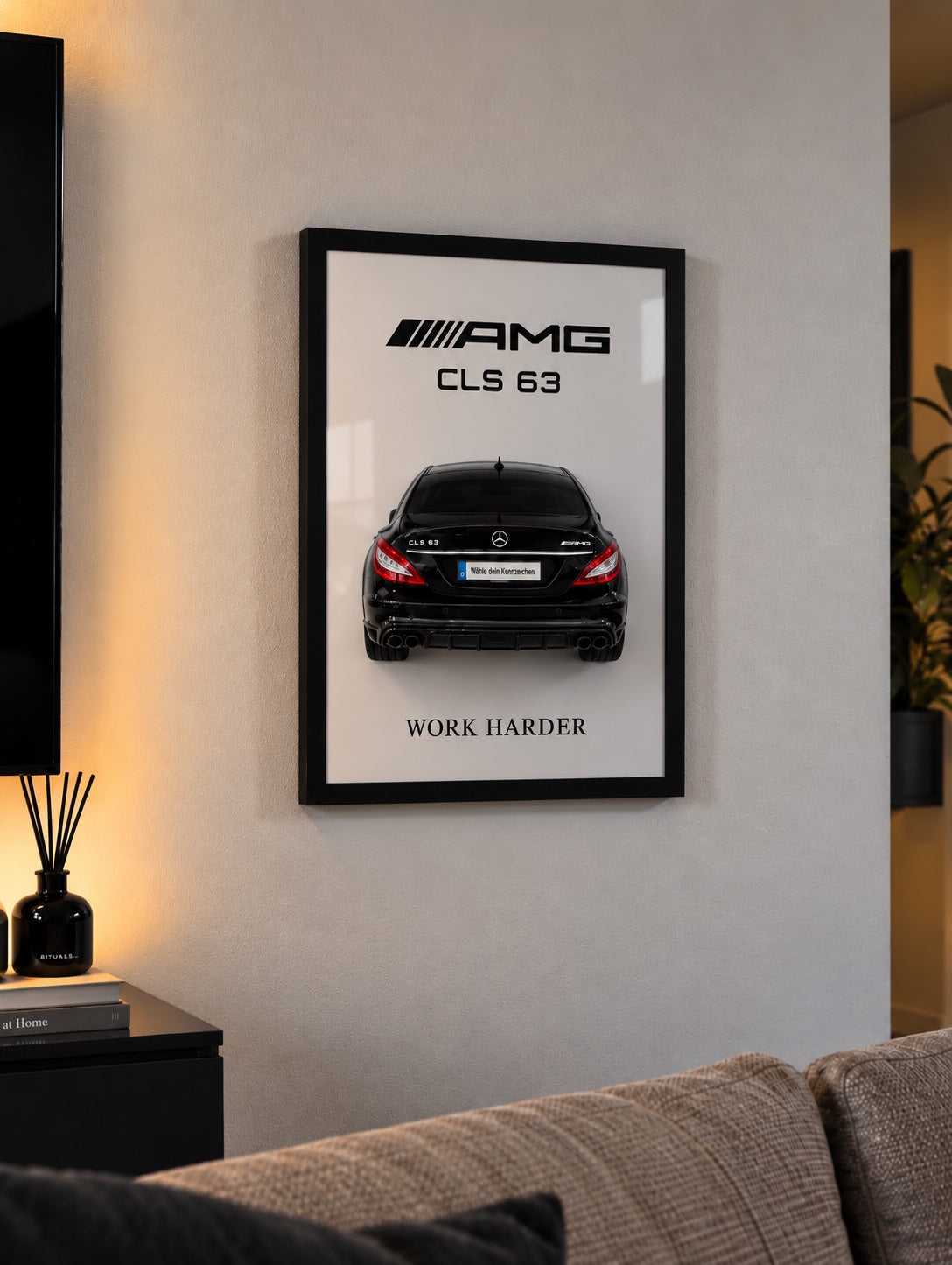 Mercedes CLS 63 – Autorahmen an der Wand