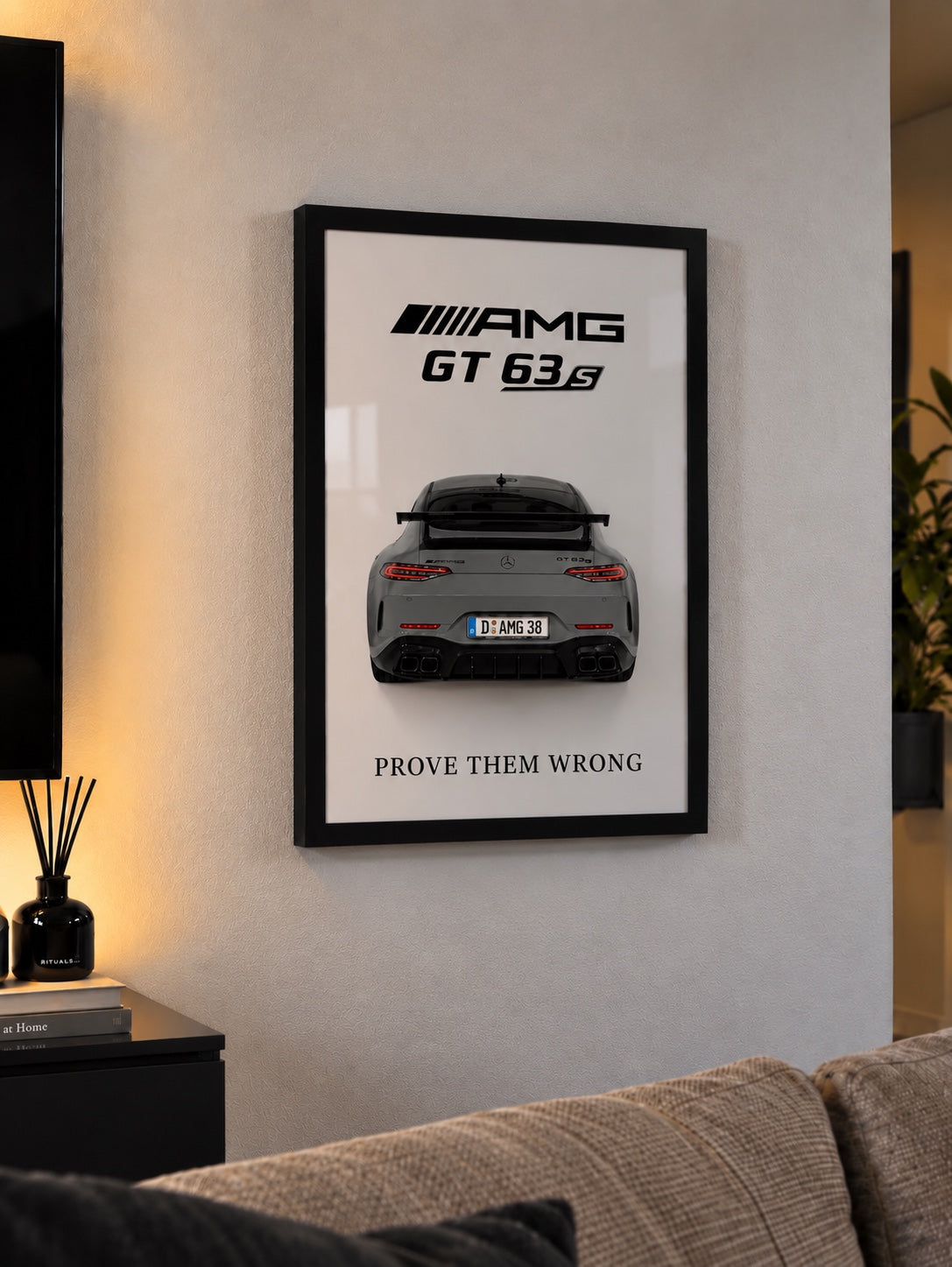 Mercedes GT63 S – Autorahmen an der Wand