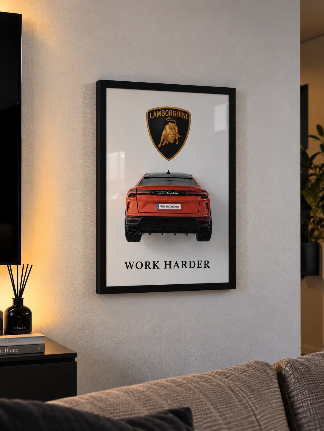 Lamborghini Urus – Autorahmen an der Wand